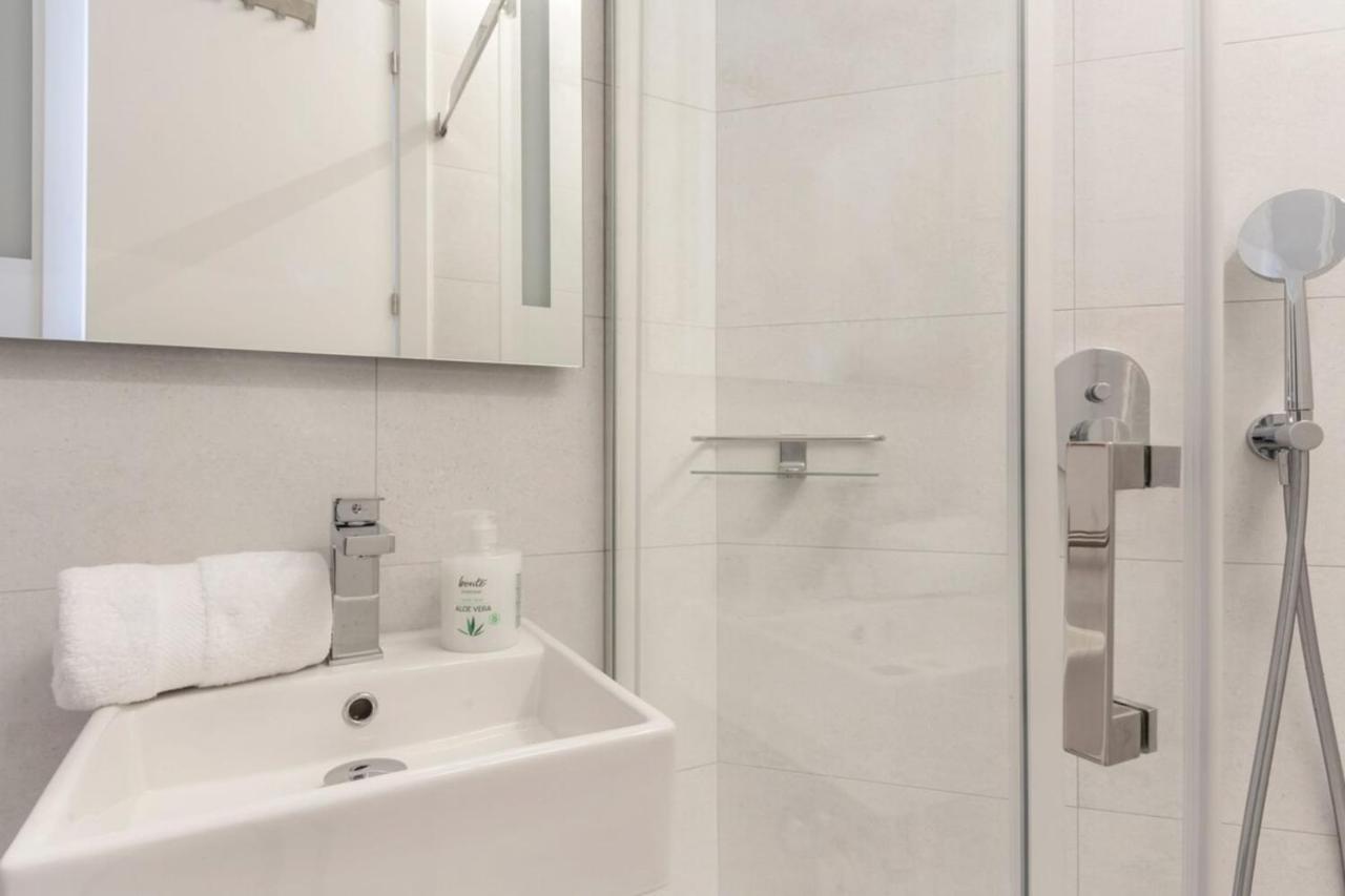 Incredible Design 2 Bedroom Apartment In Centro Madrid Esterno foto